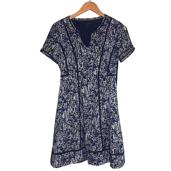 Banana Republic Navy and White Short Sleeved V neck Shift Dress Size 2 - Picture 1 of 6